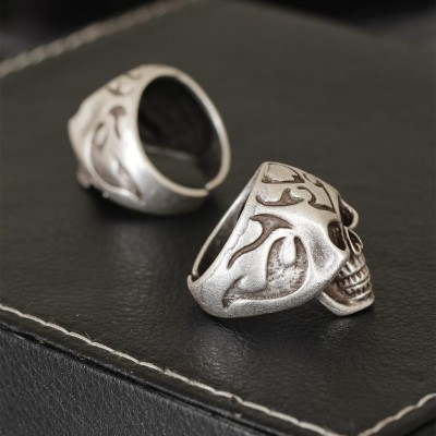 Kuru Kafa Tasarımlı Eskitme Gümüş Desenli Ayarlamalı Model Erkek Yüzük