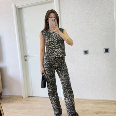 leopar desenli Düğmeli Bluzlu Pantolon İkili Takım -Leopar -