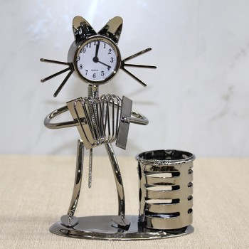 Metal Akordiyon Çalan Müzisyen Kedi Saat Ve Kalemlik 