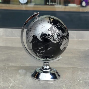 Metal Ayaklı Siyah Dünya Küresi