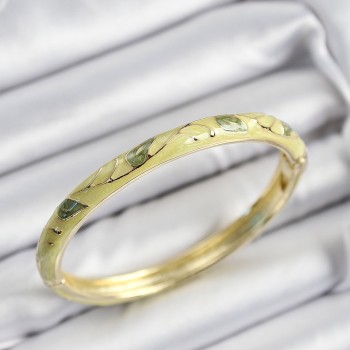 Mineli Pirinç Fıstık Yeşili Yaprak Motifli Gold Renk Kadın Kelepçe