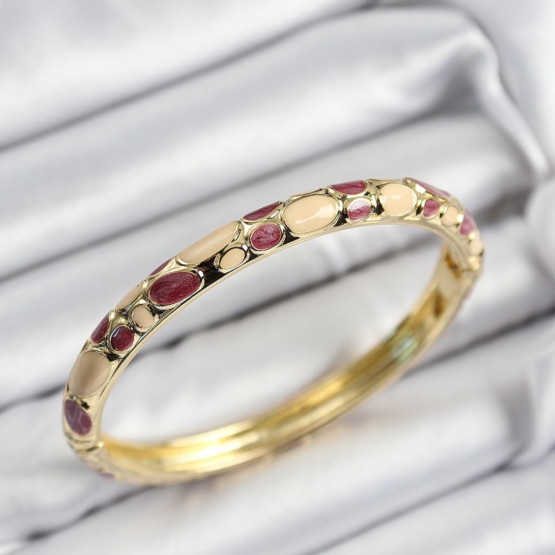 Mineli Pirinç Fuşya Ve Krem Petek Motifli Gold Renk Kadın Kelepçe