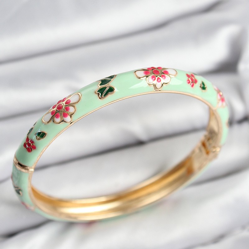 Mineli Pirinç Su Yeşili Çiçek Motifli Gold Kadın Kelepçe