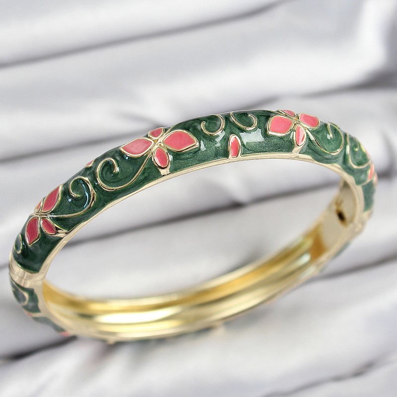 Mineli Pirinç Yeşil Çiçek Motifli Gold Kadın Kelepçe