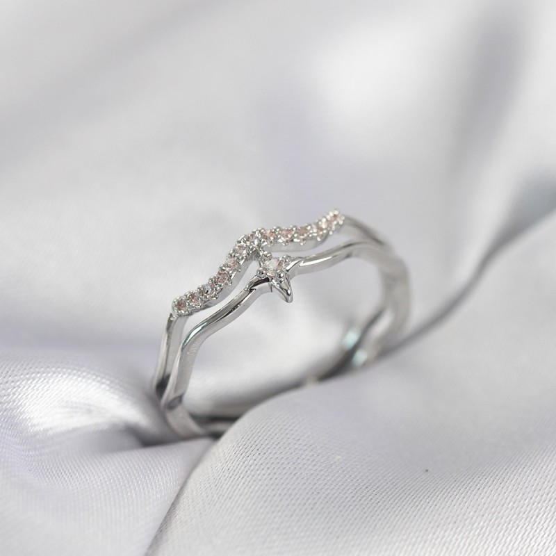 Minimal Yıldız Model Gümüş Renk Zirkon Taşlı Kadın Yüzük