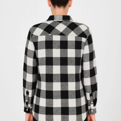 Oduncu Gömlek – Uzun Kollu, Şardonlu Kumaş, Kırmızı Beyaz Kareli Desen, Regular Fit, Çift Cepli, Manşetli Günlük Şık Stil - Siyah