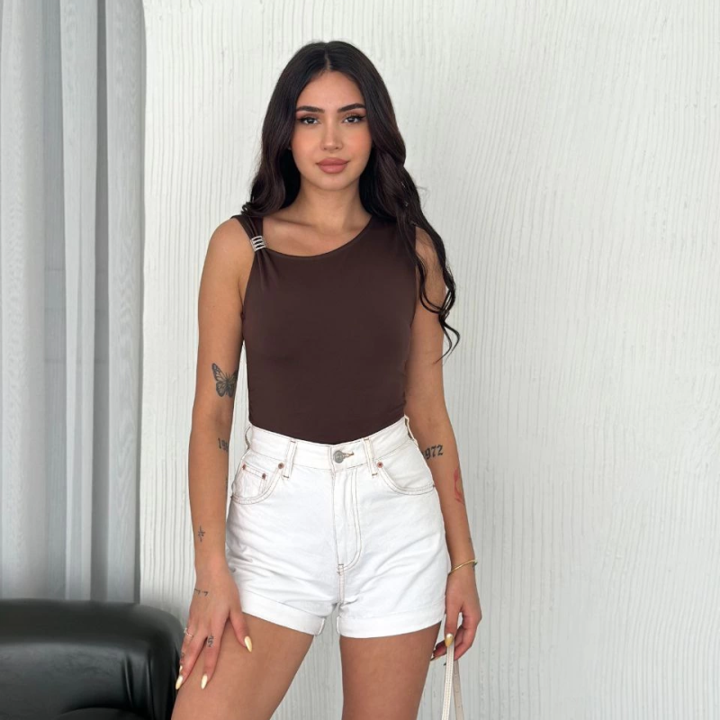 Osy Modal Yumuşak Dokulu Kumaş Bisiklet Yaka Kadın Sıfır Kol Bluz Omuz Toka Aksesuar Detaylı - Kahverengi