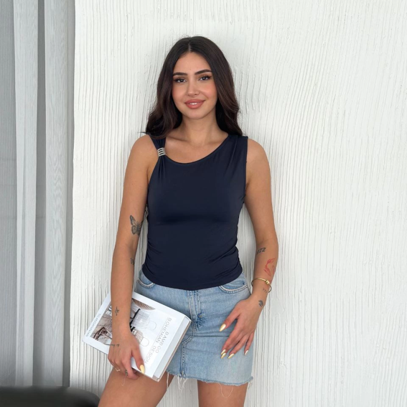 Osy Modal Yumuşak Dokulu Kumaş Bisiklet Yaka   Sıfır Kol Bluz Omuz Toka Aksesuar Detaylı - Lacivert