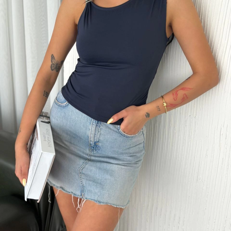 Osy Modal Yumuşak Dokulu Kumaş Bisiklet Yaka   Sıfır Kol Bluz Omuz Toka Aksesuar Detaylı - Lacivert