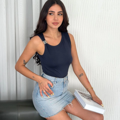 Osy Modal Yumuşak Dokulu Kumaş Bisiklet Yaka   Sıfır Kol Bluz Omuz Toka Aksesuar Detaylı - Lacivert