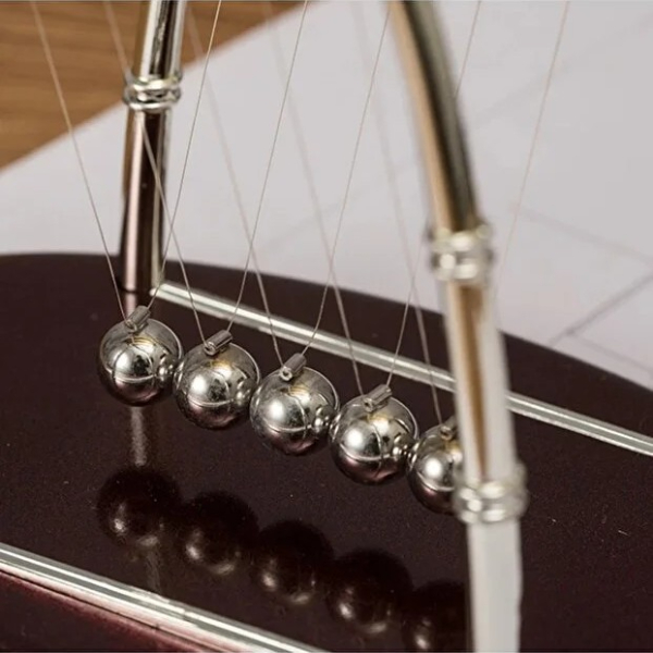 Oval Tabanlı Newton Balans Beşiği 