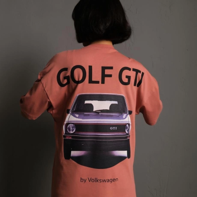 Oversize Baskılı Tişört – Golf GTI Retro Araba Desenli,Gül Kurusu -