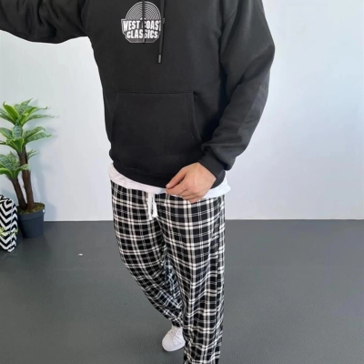 Oversize Kapüşonlu Sweatshirt – Siyah Sırt ve Ön Baskılı-Siyah -