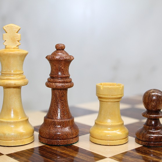 Özel Vernikli Mıknatıs Taşlı Ahşap Katlanabilir Kutulu Satranç Oyunu 12.5 Cm