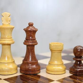 Özel Vernikli Mıknatıs Taşlı Ahşap Katlanabilir Kutulu Satranç Oyunu 30 Cm