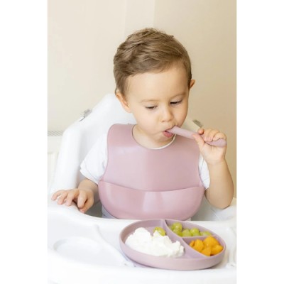 Pembe 3’lü Silikon Yemek Seti – Önlük + Diş Kaşıyıcılı Kaşık + Vakumlu Tabak 
