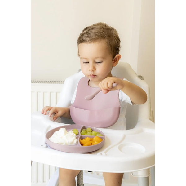 Pembe 3’lü Silikon Yemek Seti – Önlük + Diş Kaşıyıcılı Kaşık + Vakumlu Tabak 