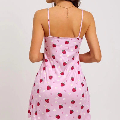 Pembe Çilek Desenli Askılı Kadın Gecelik Pembe