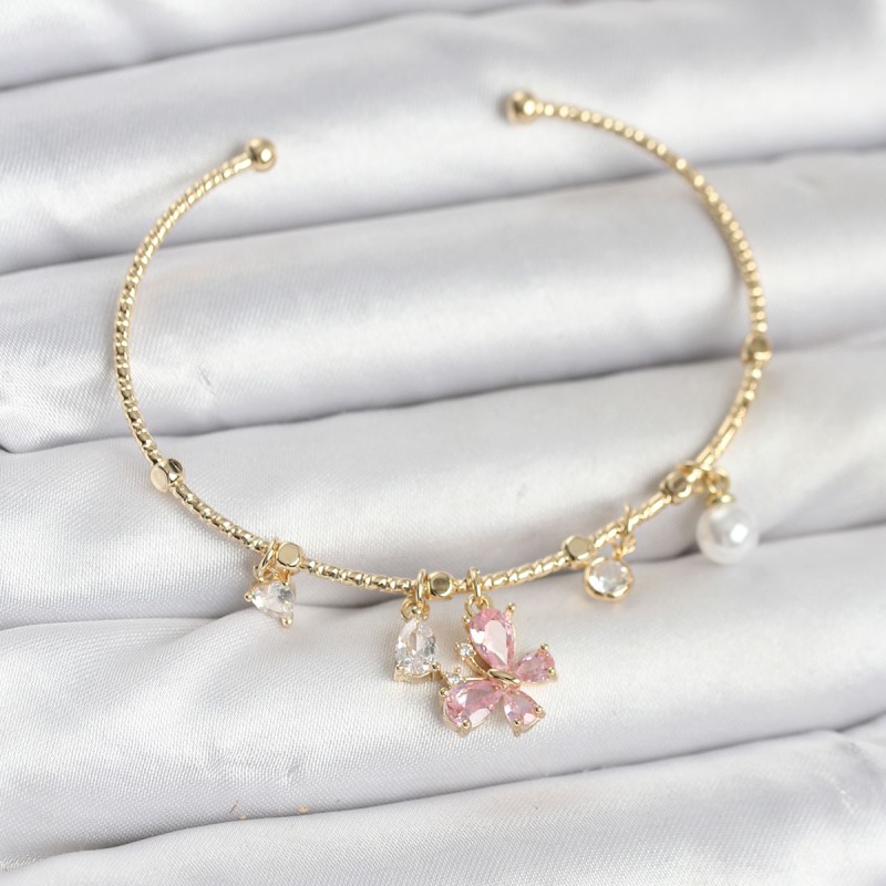 Pembe Kelebek Charmlı Gold Renk Kadın Bileklik