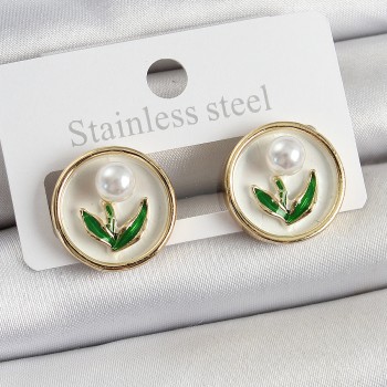 Pirinç Beyaz Mineli Lale Figürlü Sanatsal Portre Model Gold Renk Kadın Küpe