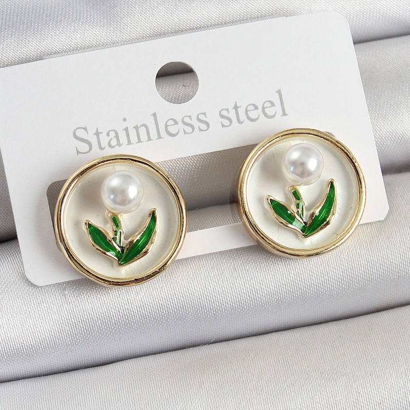 Pirinç Beyaz Mineli Lale Figürlü Sanatsal Portre Model Gold Renk Kadın Küpe