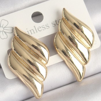 Pirinç Gold Renk 3 Sıralı Dalgalı Model Kadın Küpe