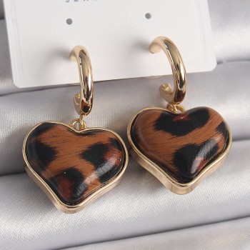 Pirinç Gold Renk 3D Kalp Leopar Desen Model Kadın Küpe