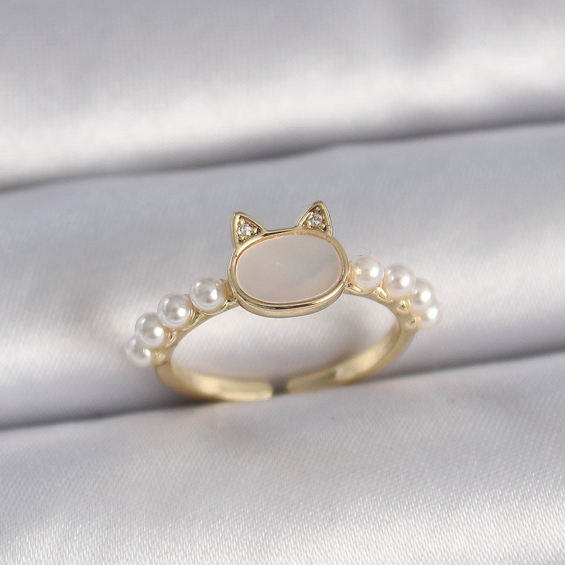 Pirinç Gold Renk Ayarlanabilir Beyaz Mineli Kedi Model İnci Detay Kadın Yüzük