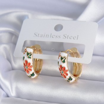 Pirinç Gold Renk Beyaz Çiçek İşleme Detay Kadın Küpe