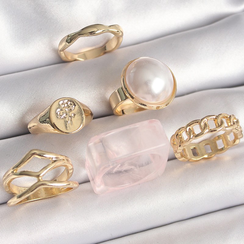 Pirinç Gold Renk Beyaz İncili Zincir Yüzük Figür İşleme Detay 6'Lı Kadın Seti