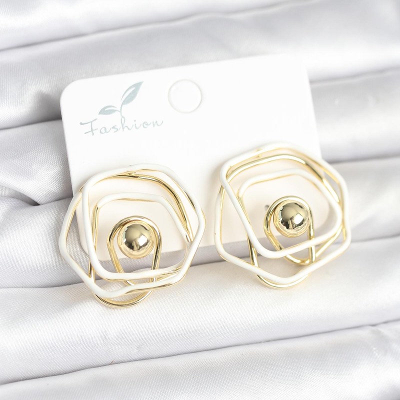 Pirinç Gold Renk Beyaz Mineli Geometrik Gül Model Kadın Küpe