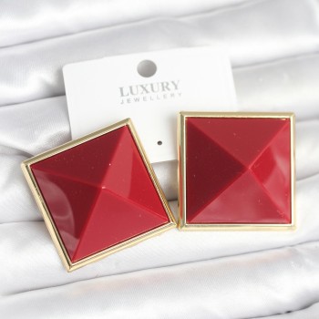 Pirinç Gold Renk Bordo Piramit Model Kadın Küpe