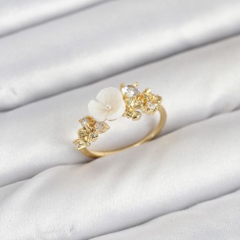 Pirinç Gold Renk Çiçek Model Zirkon Taşlı Kadın Yüzük