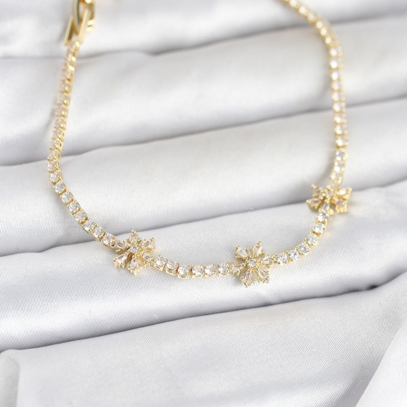 Pirinç Gold Renk Çiçek Model Zirkon Taşlı Su Yolu Kadın Bileklik