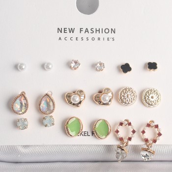 Pirinç Gold Renk Damla Zirkon Taşlı İncili Kalp Detay 9 Çift Kadın Küpe Seti