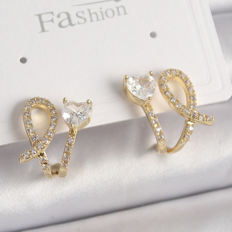 Pirinç Gold Renk Düğüm Model Zirkon Taşlı Kalp Detay Kadın Küpe