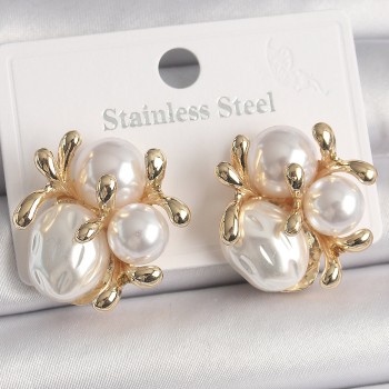 Pirinç Gold Renk İnci Tomurcuk Model Kadın Küpe