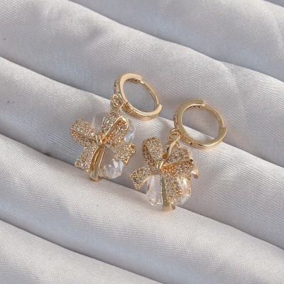 Pirinç Gold Renk İri Zirkon Taşlı Fiyonk Model Halka Küpe