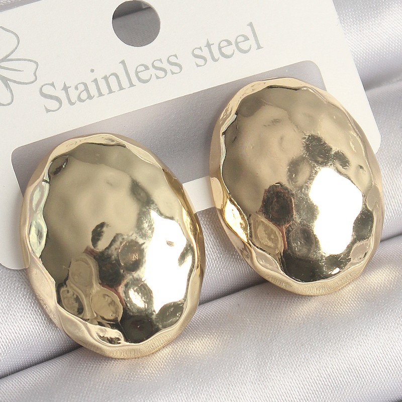 Pirinç Gold Renk İşlemeli Bombe Oval Model Kadın Küpe