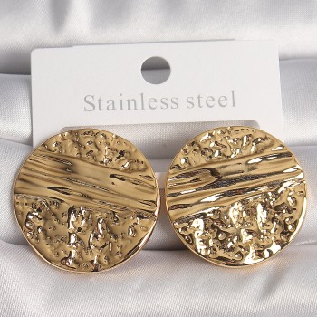 Pirinç Gold Renk İşlemeli Daire Plaka Model Kadın Küpe