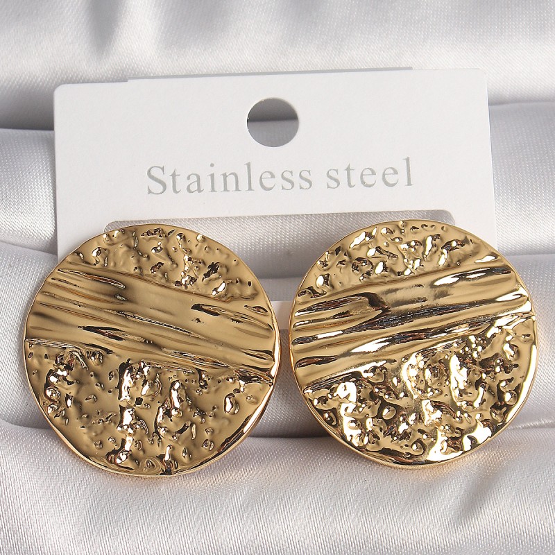 Pirinç Gold Renk İşlemeli Daire Plaka Model Kadın Küpe