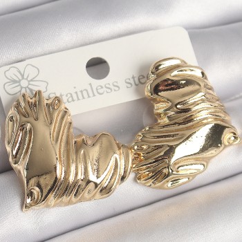 Pirinç Gold Renk İşlemeli Kalp Model Kadın Küpe