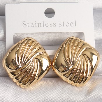 Pirinç Gold Renk İşlemeli Kare Model Kadın Küpe