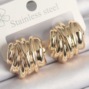 Pirinç Gold Renk İşlemeli Yarım Halka Model Kadın Küpe