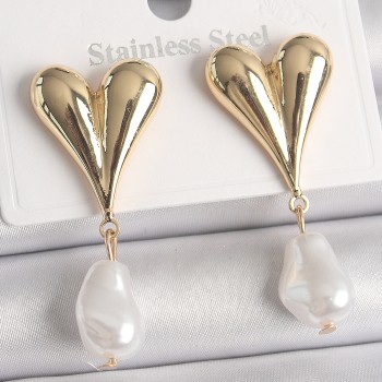 Pirinç Gold Renk Kalp Model Sallantı İnci Damla Kadın Küpe