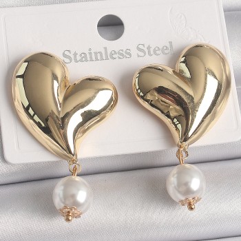 Pirinç Gold Renk Kalp Model Sallantı İnci Detay Kadın Küpe