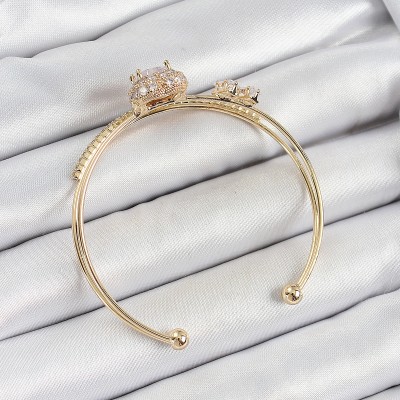 Pirinç Gold Renk Kalpli Zirkon Taşlı Kadın Bileklik