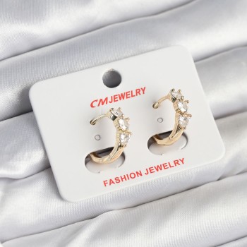 Pirinç Gold Renk Kalpli Zirkon Taşlı Kadın Küpe