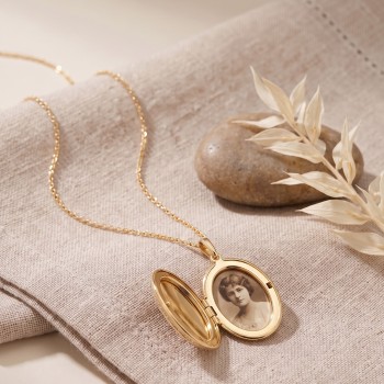 Pirinç Gold Renk Kapaklı Fotoğraf Koyulabilir Model Kadın Kolye