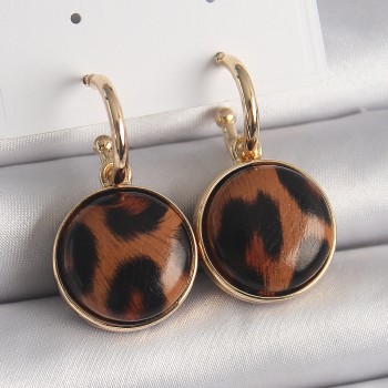 Pirinç Gold Renk Leopar Desenli Daire Model Kadın Küpe